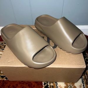 Yeezy Slide, Earth Brown, size 7 men